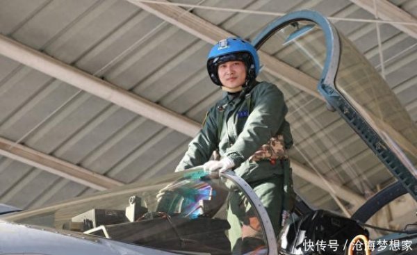 派生资本 16年航母飞行员张超牺牲，女儿仅2岁，空姐妻子继承夫志应征入伍